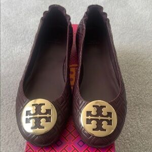 Tory Burch Minnies Leather Flats with Gold Logo size 9.5